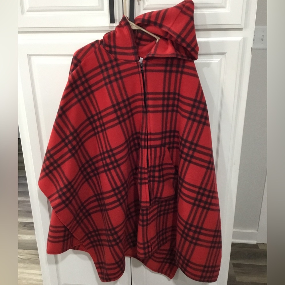 Woman’s one size cape